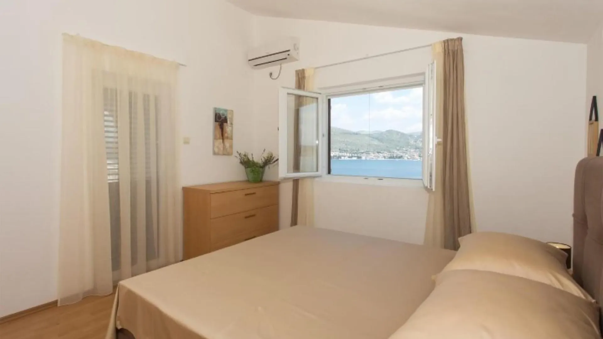 Beautiful Home In Okrug Donji With Wifi