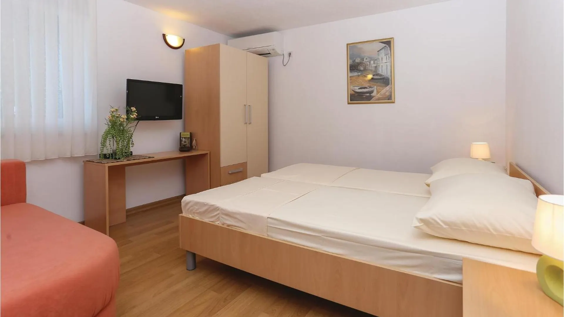 Beautiful Home In Okrug Donji With Wifi Holiday home