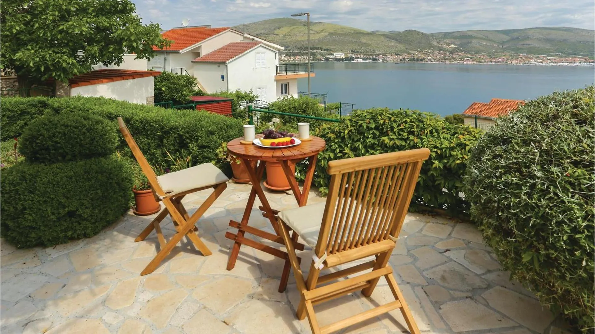 Beautiful Home In Okrug Donji With Wifi
