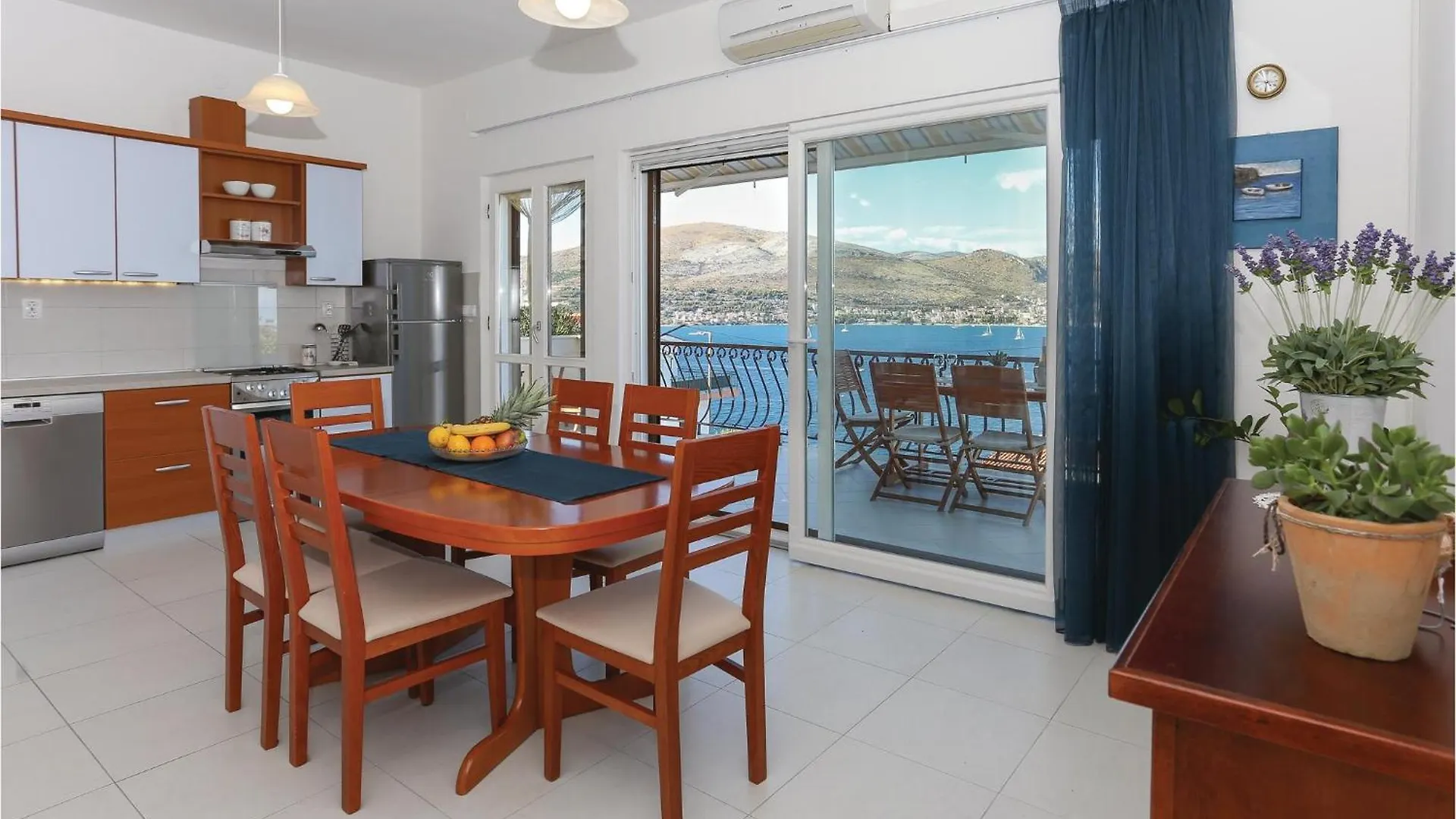 Holiday home Beautiful Home In Okrug Donji With Wifi